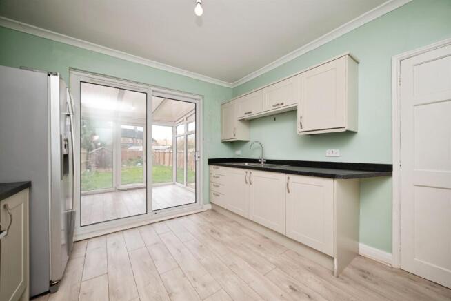 3 bed Semi-Detached for sale Image 4