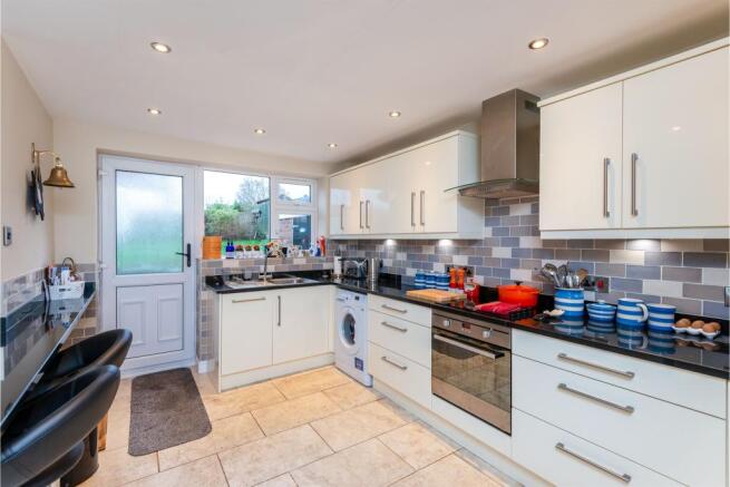 Kitchen Area:
