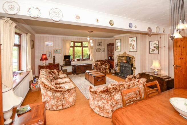 Lounge/Dining Room