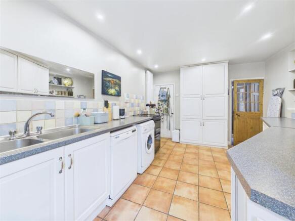 3 bed Semi-Detached for sale Image 6
