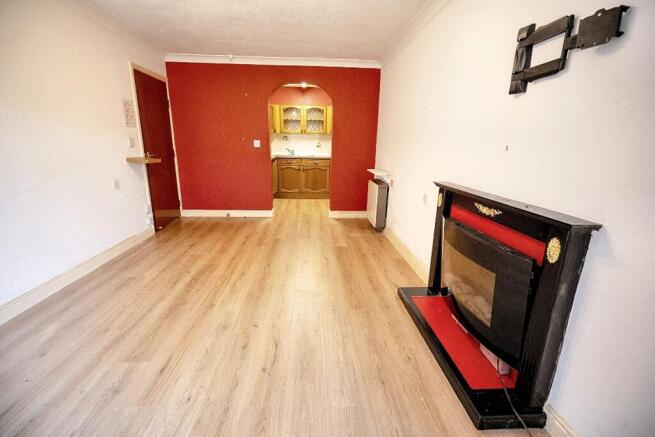 Flat 2 Woodlands, The Spinney, Leeds, LS17 6TQ