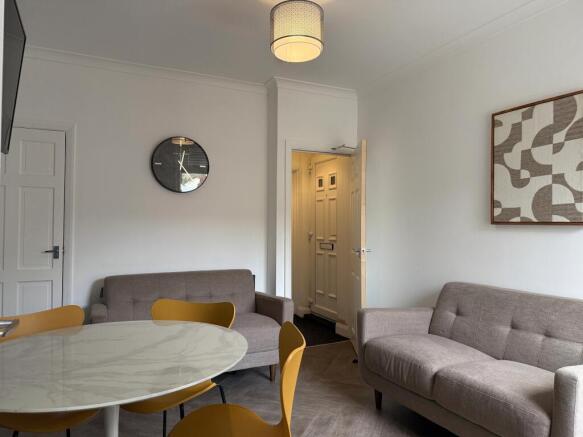 spare-rooms---student-house---west-end-image-1.jpg