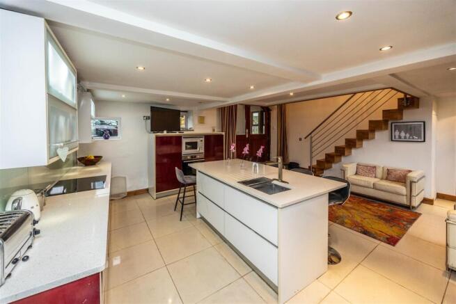 5 bed Barn Conversion for sale Image 6