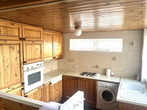4 bed Detached Bungalow for sale Image 6