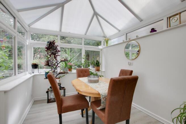 Poinsettia Close, Titchfield Park photo 4