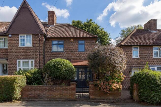 Manor Farm Drive, E4