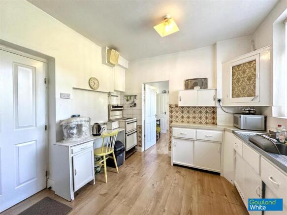 4 bed Semi-Detached for sale Image 8
