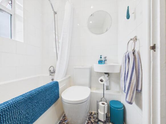 Bathroom 2.jpg