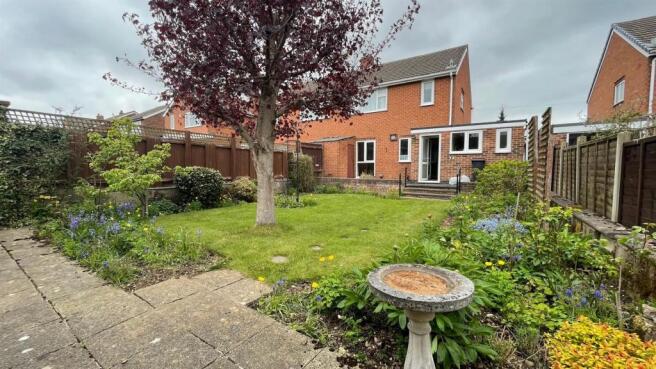 41 Launceston rear garden 1.jpg