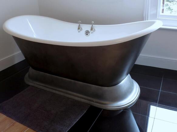 Luxury Bath Feature