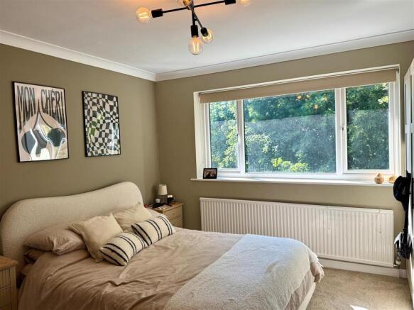 2 bed Flat for sale Image 4