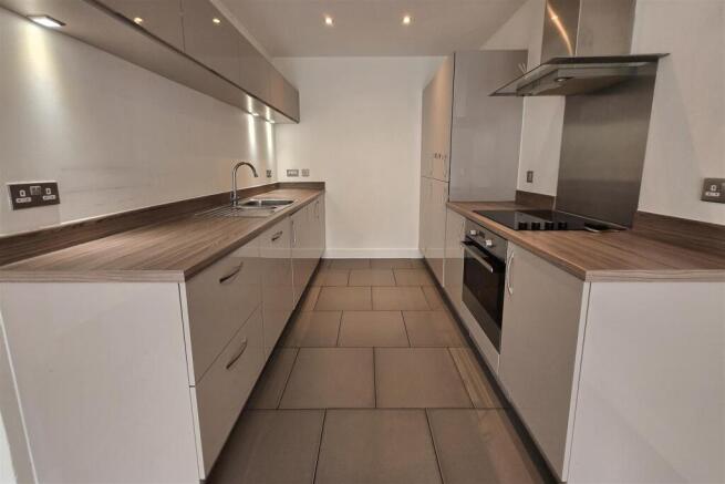 FITTED KITCHEN