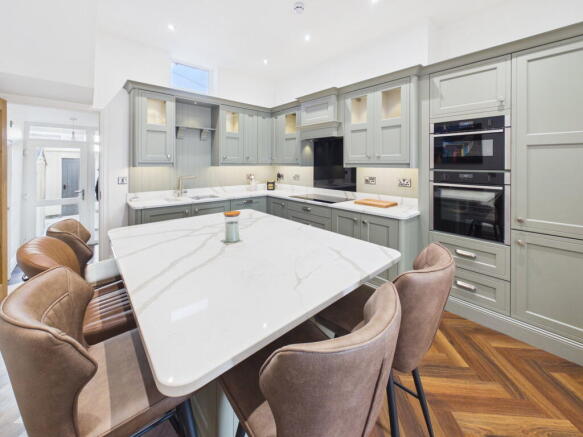 7 bed Town House for sale Image 5