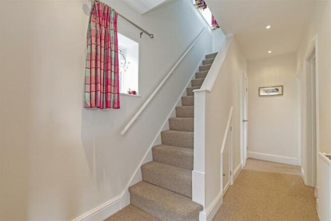 Hallway-1.jpg