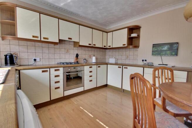 3 bed Semi-Detached Bungalow for sale Image 4