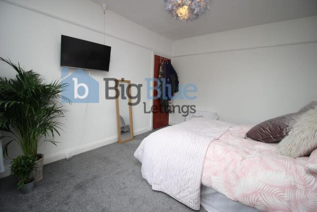3 bed Semi-Detached to rent Image 5