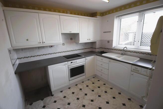 2 bed Ground Flat for sale Image 7