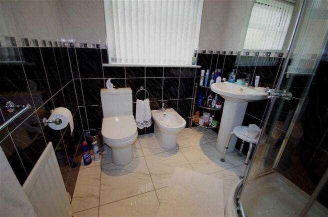 SUPERB SHOWER ROOM/W