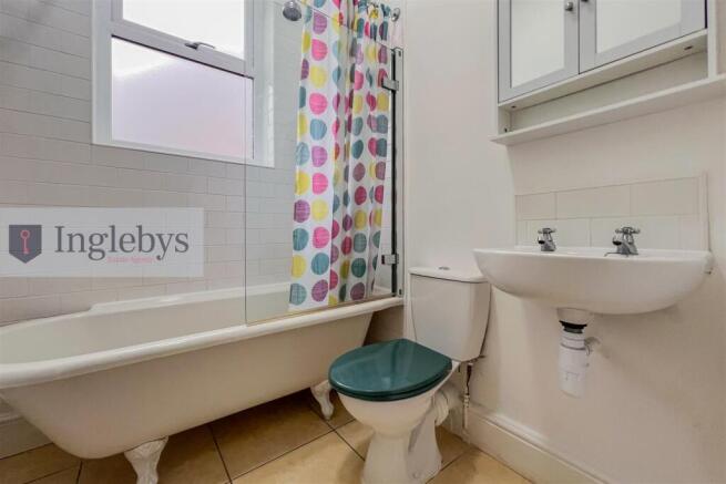 2 bed Apartment to rent Image 10