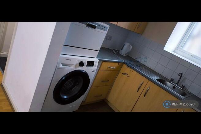 1 bed Flat to rent Image 2