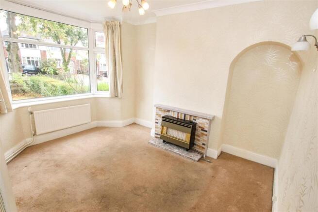 BAY FRONTED SITTING ROOM