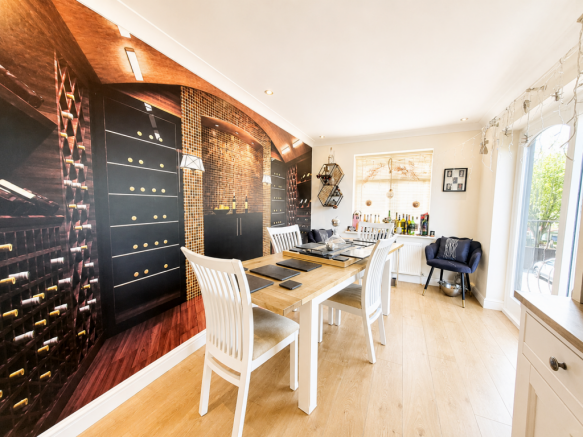 6 bed Detached for sale Image 10