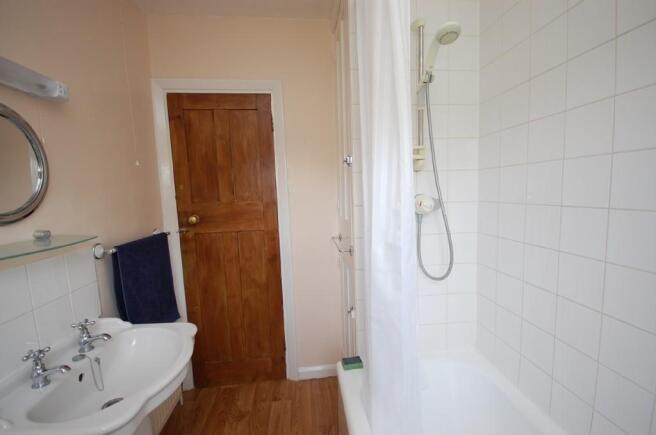 bathroom 1.jpg