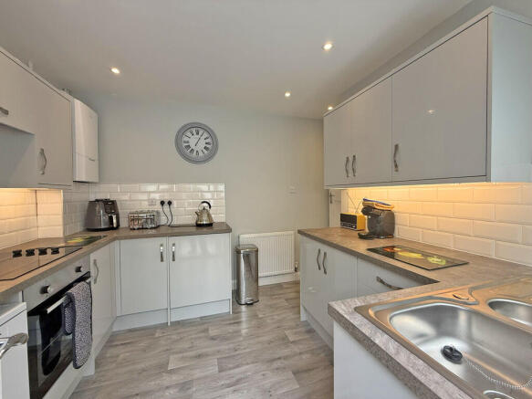 3 bed Semi-Detached for sale Image 4