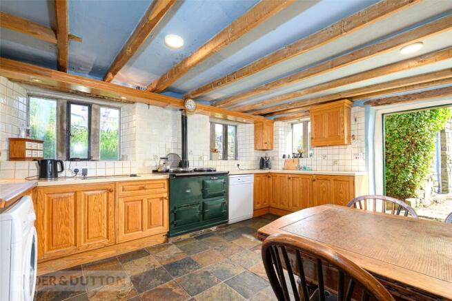 5 bed Detached for sale Image 8