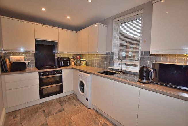 3 bed Semi-Detached for sale Image 8