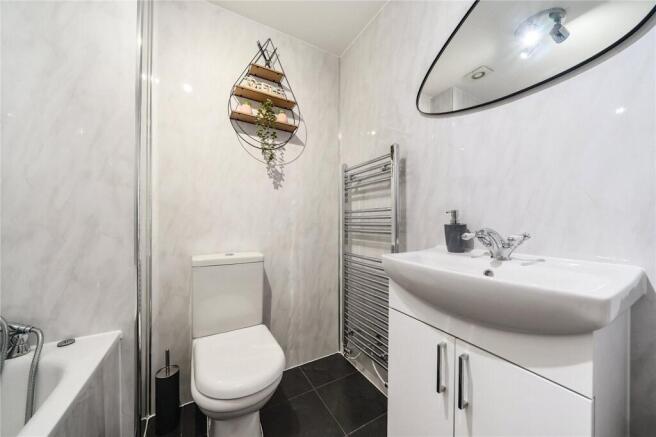 5 bed Link Detached House for sale Image 9