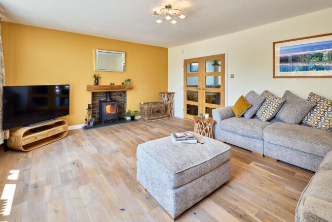 4 bed Detached Bungalow for sale Image 12