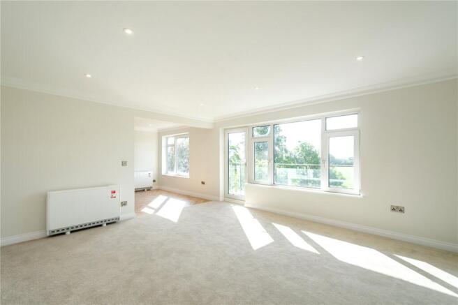3 bed Flat for sale Image 8