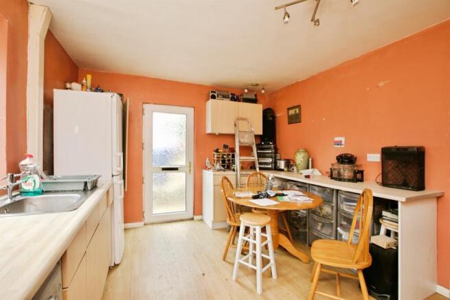 3 bed Semi-Detached for sale Image 7