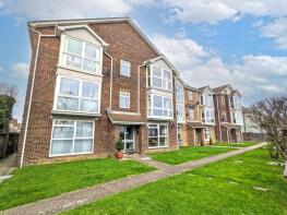 Flat 3, 627 Thames View Court, London Road, Hadleigh, Benfleet SS7 2EB