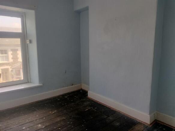 58 de winton terrace bedroom one.jpg