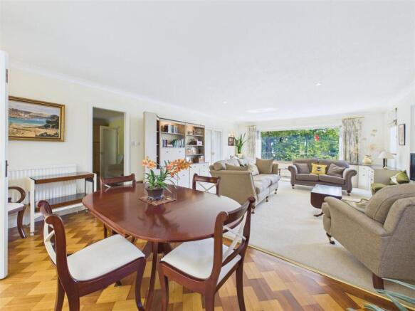 4 bed Detached for sale Image 7