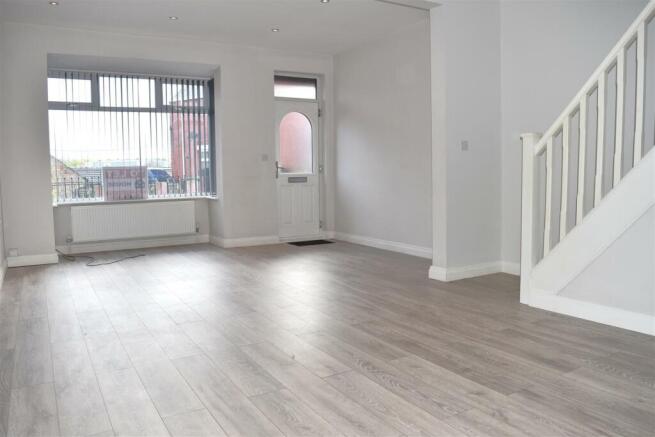 LOUNGE DINING ROOM