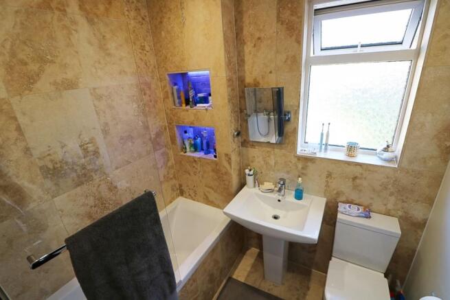 Family Bathroom / WC