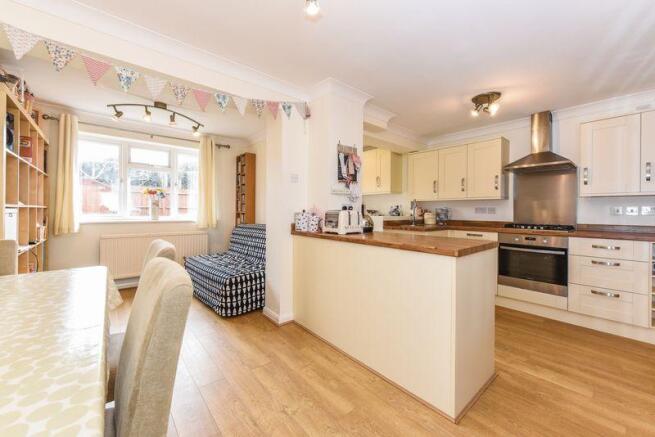 Kitchen/Dining...