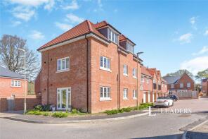 Flat 3, 26 Berkshire House, Coddington Grove, Waterlooville PO8 9ZE