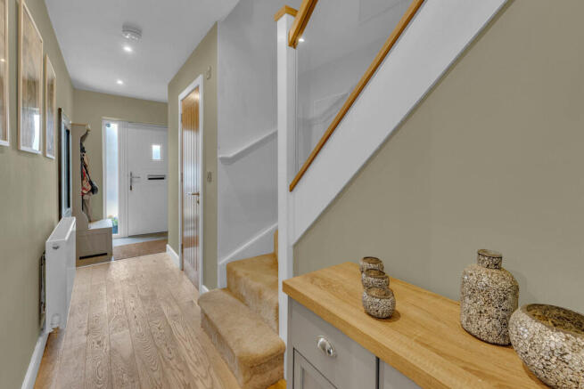 5 bed Detached for sale Image 11