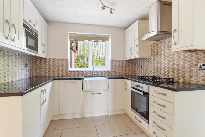4 bed Detached for sale Image 8