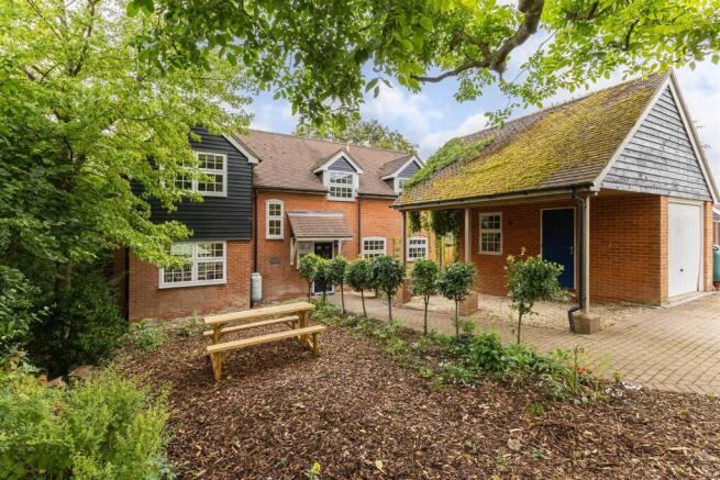114366_Walnut Tree Cottage Wallop Road-2.jpg