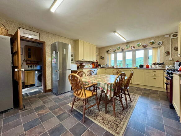 4 bed Farm House for sale Image 5