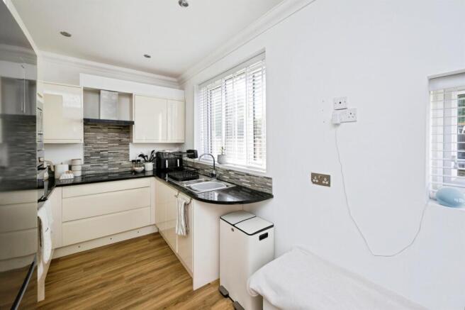 2 bed Semi-Detached for sale Image 8