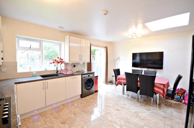 Kitchen2.jpg