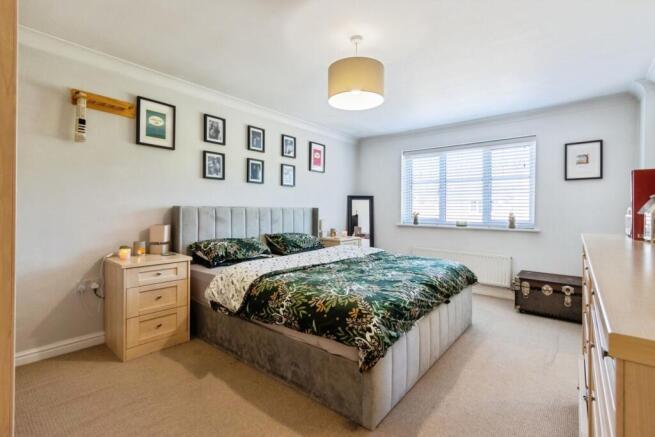 5 bed Detached for sale Image 12