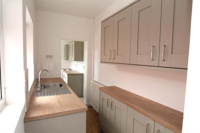 2 bed Terraced to rent Image 8