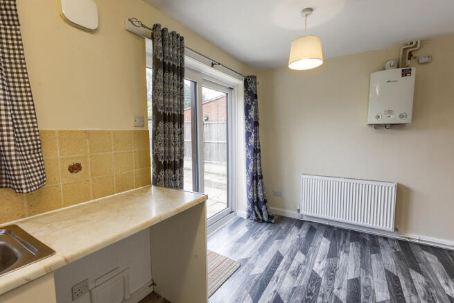 3 bed Semi-Detached to rent Image 4